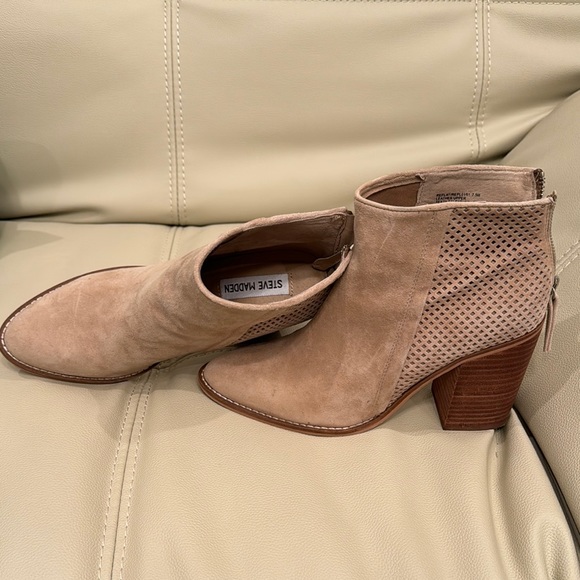 Steve Madden Shoes - Steve Madden Tan Ankle Boots